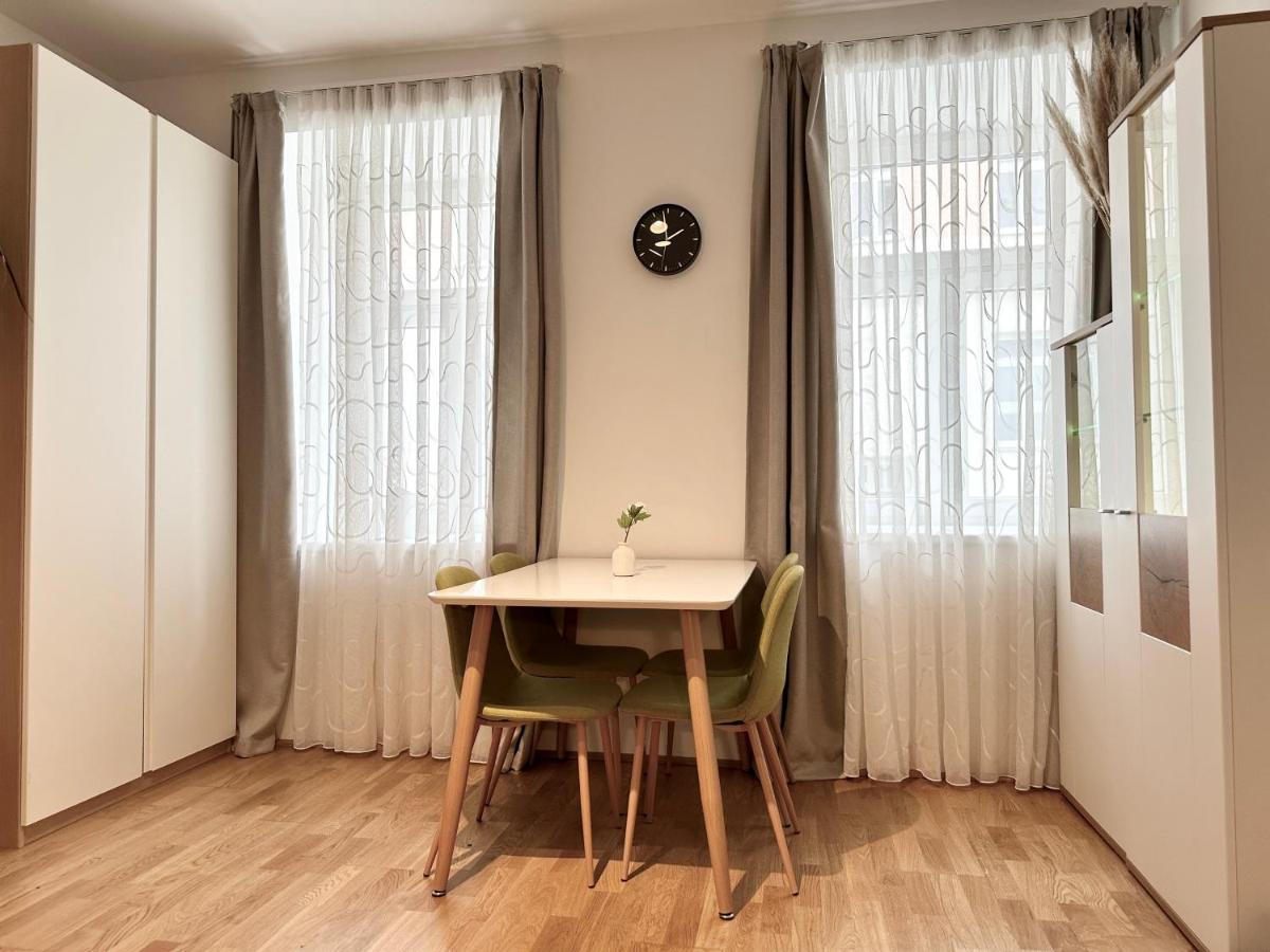 וינה Book-A-Room Panda-Apartments מראה חיצוני תמונה